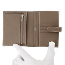 Load image into Gallery viewer, HERMES Bean compact Etoupe Epsom
