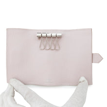 将图像加载到图库查看器中，HERMES Bearn Key Case Maubeir Chevre Myzore Goatskin
