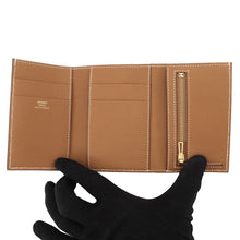 将图像加载到图库查看器中，HERMES Bean compact Gold Epsom
