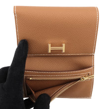 将图像加载到图库查看器中，HERMES Bean compact Gold Epsom
