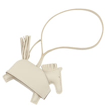 将图像加载到图库查看器中，HERMES Rodeo Robeo Padlock Craie Lambskin Size PM
