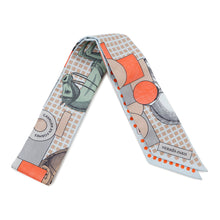 将图像加载到图库查看器中，HERMES Twilly Cavalier en Form Silk HERMES Fall/Winter 2024 Blue・Pearl/Corail/Gray Silk100%
