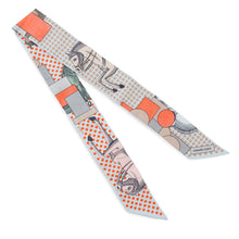 将图像加载到图库查看器中，HERMES Twilly Cavalier en Form Silk HERMES Fall/Winter 2024 Blue・Pearl/Corail/Gray Silk100%
