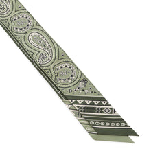 将图像加载到图库查看器中，HERMES Twilly Cheval de Coeur Bandana Roden/Khaki/Cream Silk100%
