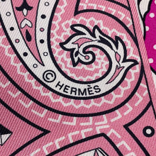 将图像加载到图库查看器中，HERMES Twilly 《Cheval de Coeur Bandana》 Fuchsia / Vieux Rose / White Silk100%
