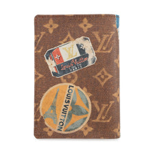 将图像加载到图库查看器中，LOUIS VUITTON Passport Cover BrownM83519 Monogram
