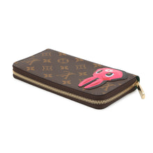 将图像加载到图库查看器中，LOUIS VUITTON Animogram Nicolas Ghesquière Rabbit Zippy Wallet Brown/PinkM83689 MonogramCanvas/Patent Leather
