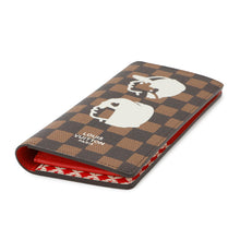 将图像加载到图库查看器中，LOUIS VUITTON Portefeuille Brazza Pharrell Williams/NIGO Collaboration 2025 Fall/Winter Collection RedN40780 Damier Friendship Canvas
