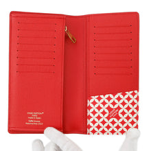 将图像加载到图库查看器中，LOUIS VUITTON Portefeuille Brazza Pharrell Williams/NIGO Collaboration 2025 Fall/Winter Collection RedN40780 Damier Friendship Canvas
