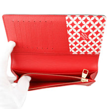 将图像加载到图库查看器中，LOUIS VUITTON Portefeuille Brazza Pharrell Williams/NIGO Collaboration 2025 Fall/Winter Collection RedN40780 Damier Friendship Canvas
