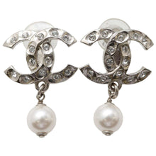 Load image into Gallery viewer, CHANEL CC Logo Pearl Swing Earring Silver Metal
